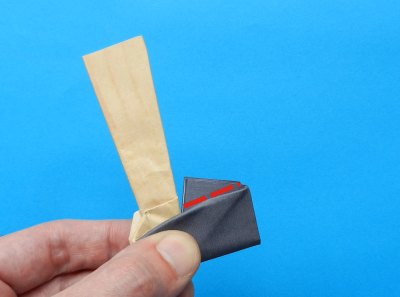 een hakbijl van papier knutselen