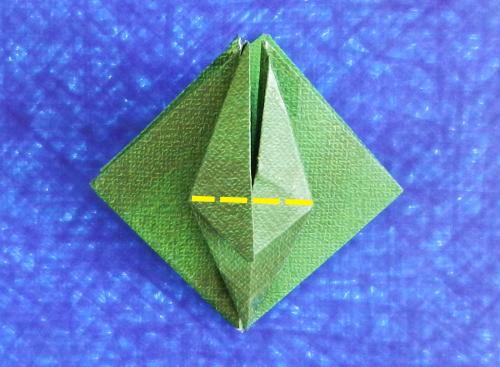 een Origami kever van papier maken