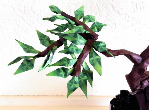 Bonsai Origami branche with leaves