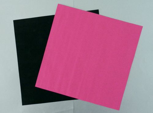 Knutselpapier om een doosje met roze hartje te maken