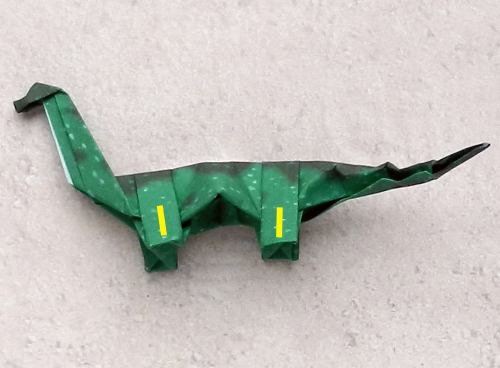 uitleg om een Brachiosaurus Dino van papier te maken