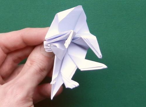 het skelet van een dinosaurus maken met papier