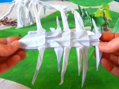 een velociraptor dino skelet van papier knutselen