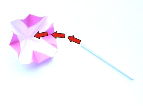 Een cocktail paraplu maken van papier