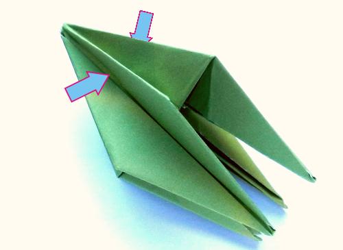 Een springende sprinkhaan van papier maken
