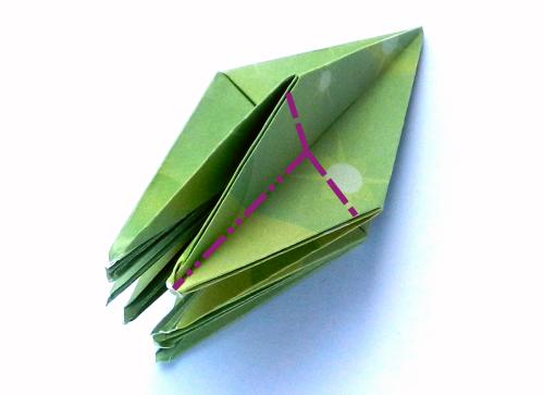 Een springende sprinkhaan van papier maken
