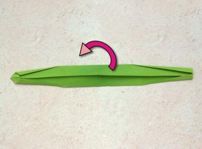 making the leaf of an origami amaryllis