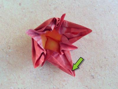 hoe vouw je een roze bloemetje van papier