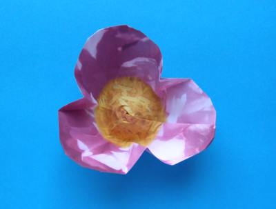 schattige roze bloem van papier