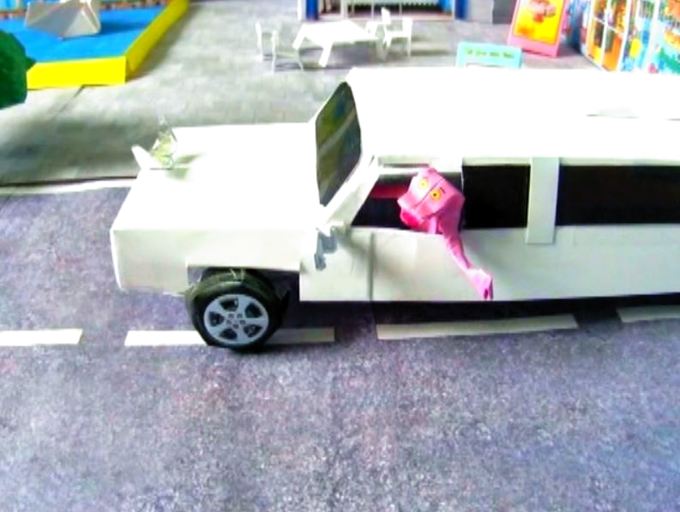 Pink Panther in een limousine