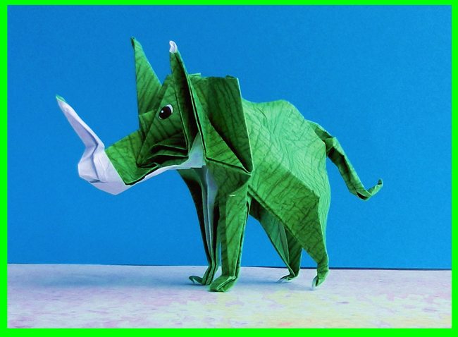 origami stripfiguur achtige Triceratops Dinosaurus