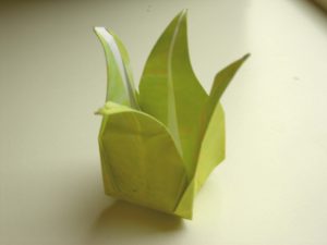 origami diagrammen voor een gele bloem