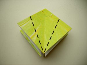origami diagrammen voor een gele bloem