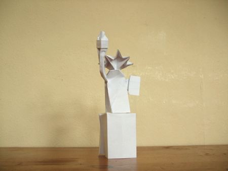 Origami vrijheidsbeeld