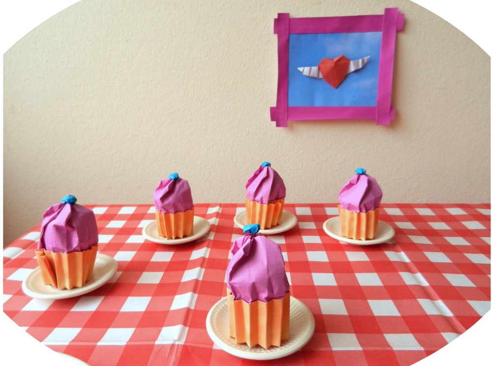 free card with origami cupcakes on a table