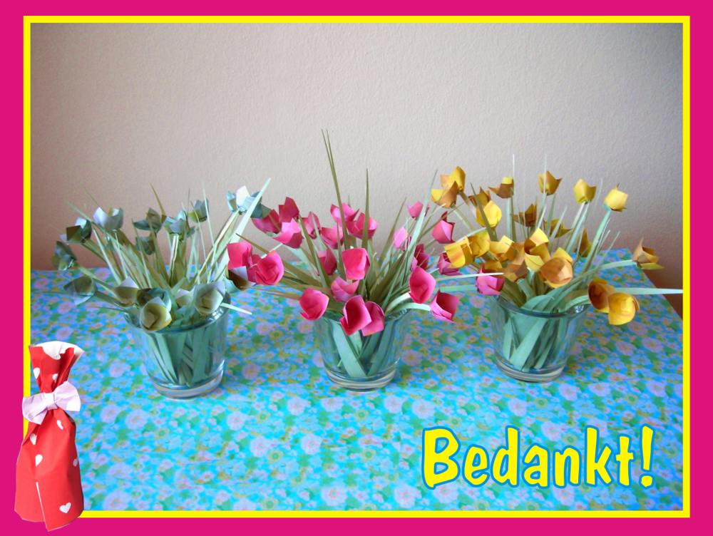 gratis kaartje met fel gekleurde bloemen