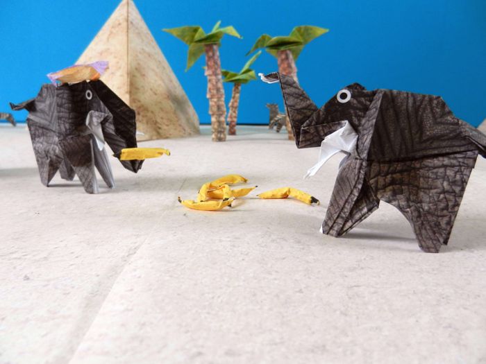 papieren olifant die bananen eet
