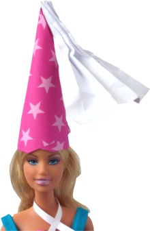 barbie pop met een feeën hoedje van papier