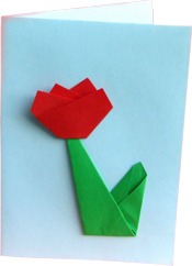 kaartje met een origami tulpje erop geplakt