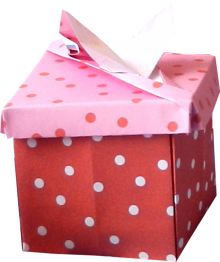 clipart van een zelfgemaakt vierkant doosje met polkadots