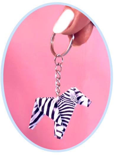 Origami zebra hangertje