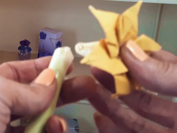 Make a paper Amaryllis Flower