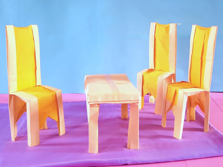 Origami Stoelen en Tafel