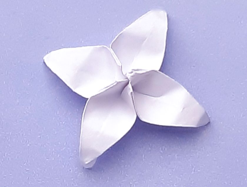 Origami Bloem Stud maken