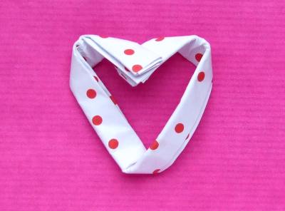 instructions for folding a cute origami heart