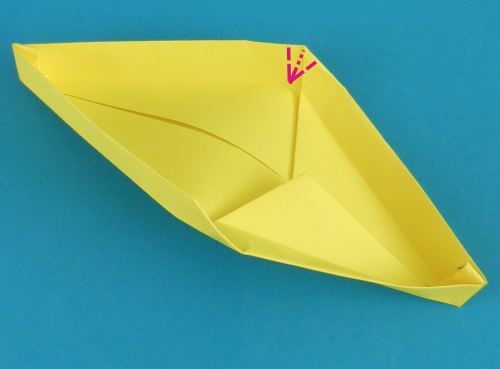 een origami snoepdoosje vouwen van papier