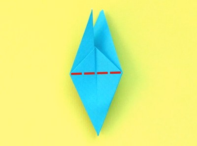folding a piece of a modular origami model