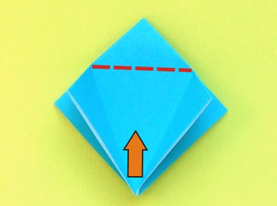 folding a piece of a modular origami model