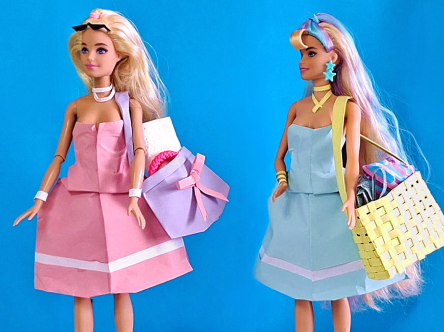 Poppen in zomerjurkjes van papier