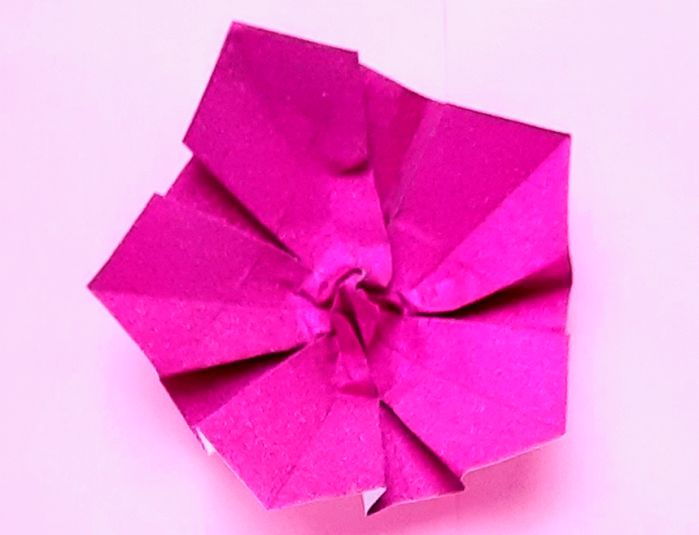 Make pink paper glitter flowers