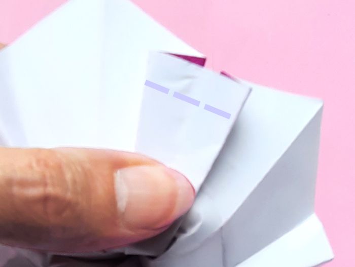 Make pink paper glitter flowers