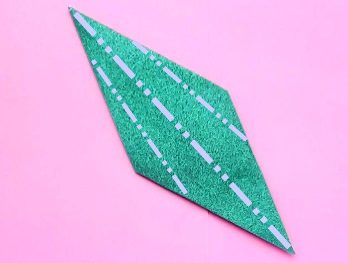 Make pink paper glitter flowers