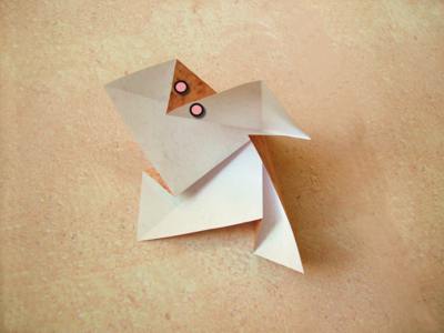 een piramide van papier maken