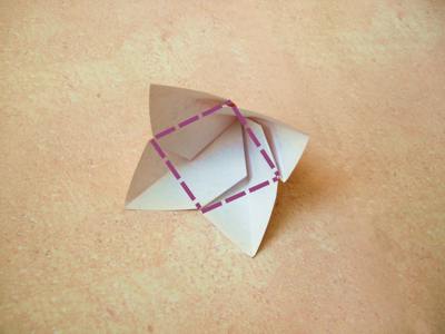 een piramide van papier maken