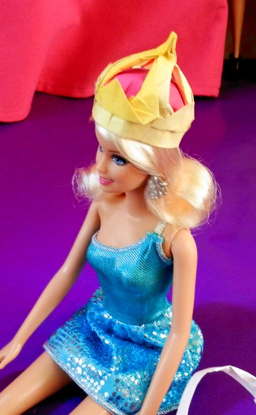 Barbie met koninginnen kroon