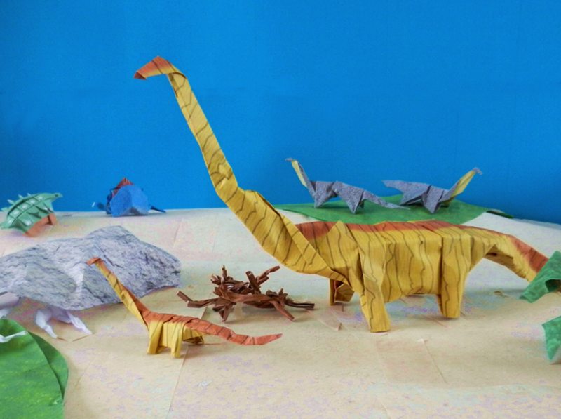 zelfgemaakte Seismosaurus van papier