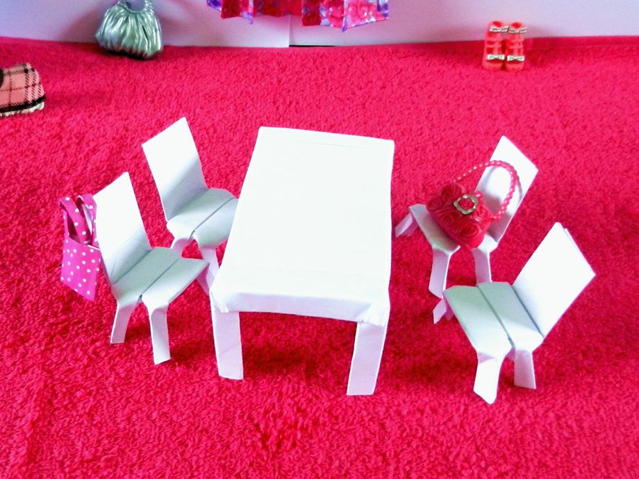 Origami tafel en stoelen