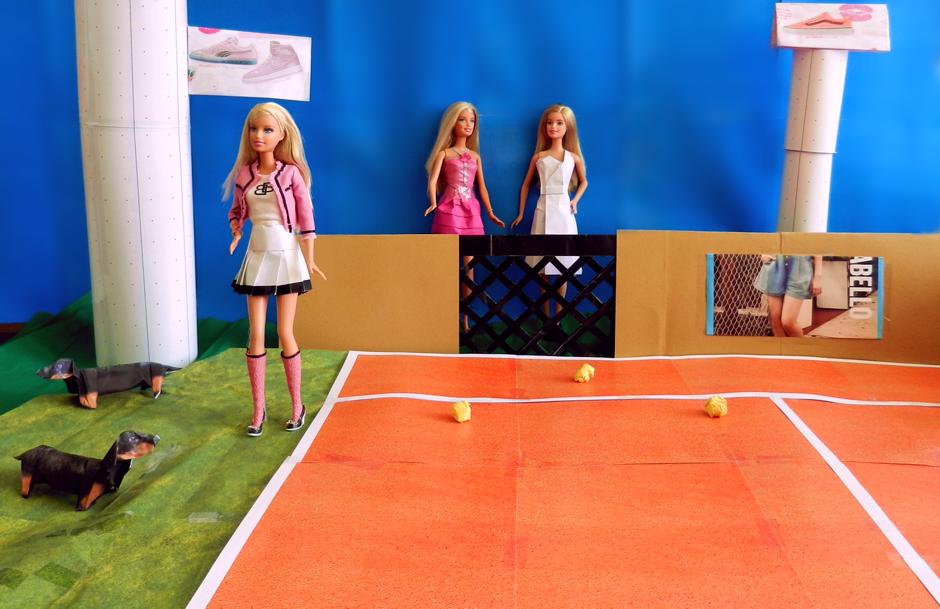 Paper tennis court