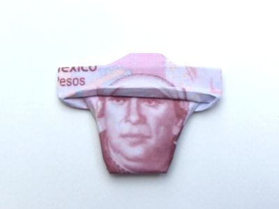 gevouwen geldmodel van een mexicaanse man met sombrero