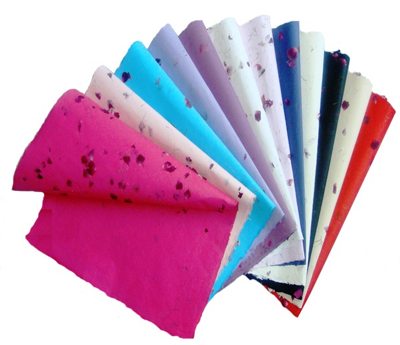 zelfgemaakt papier in alle denkbare kleuren