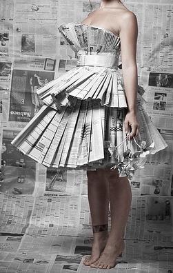 mega mooie jurk van krantenpapier