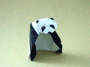 papieren beeldje van een slapende panda
