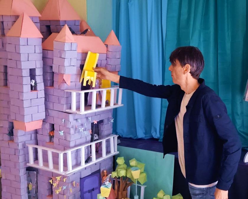 Make a dollhouse castle