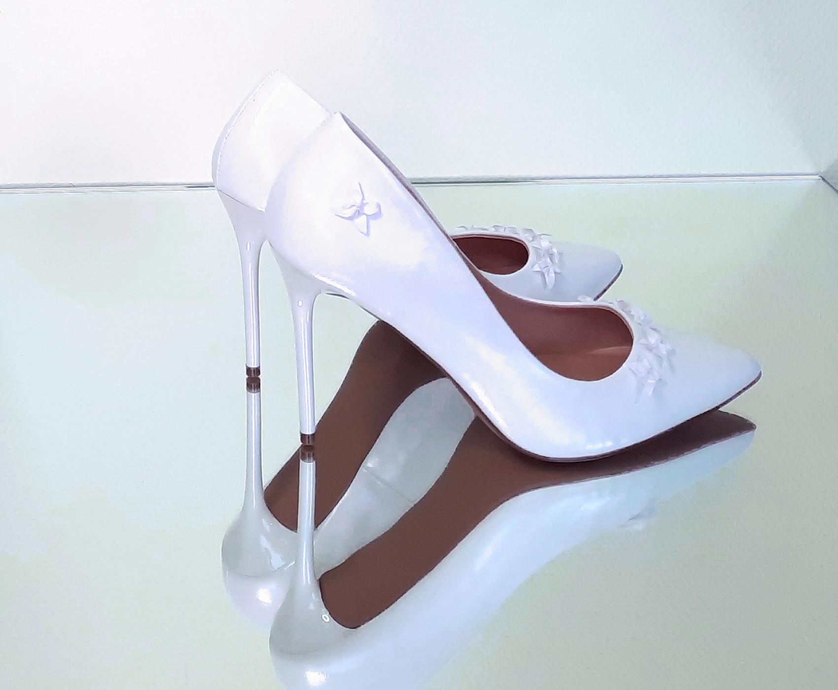 Pumps with Flower Studs