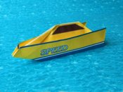 legpuzzel met een speedboot op zee